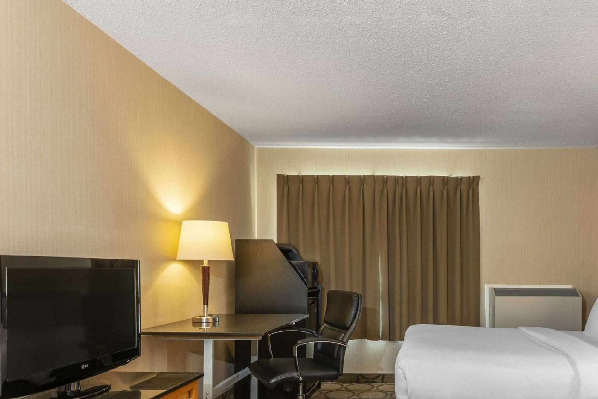 Comfort Inn Swift Current Exterior foto